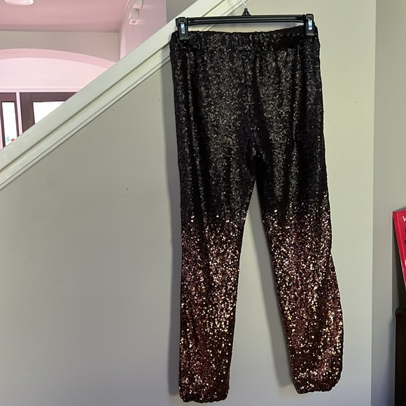 JOHNNY WAS SEQUIN DORIAN KIMONO AND SEQUIN GOLD JETT JOGGER SET. - Picture 14 of 16